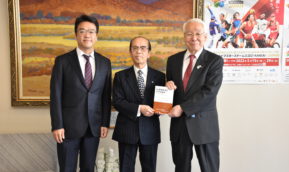 本学園理事長が兵庫県知事を表敬訪問し、『AI基礎原理とその仕組み』の出版をご報告
