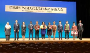 本学のイノベータコースの学生が日本語弁論大会にて入賞！