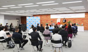 2022年度ICTイノベータコース入学式 19の国と地域から学生が入学